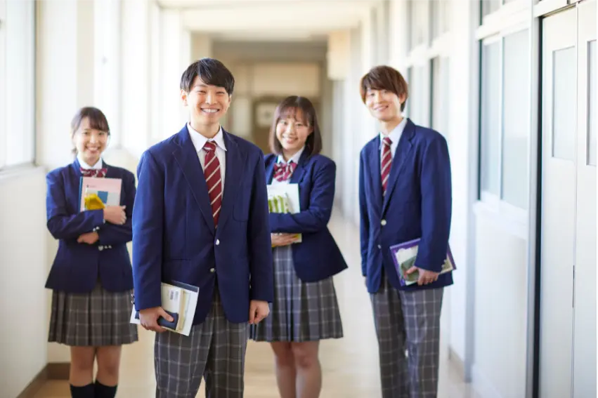 勉強を楽しむ中学生